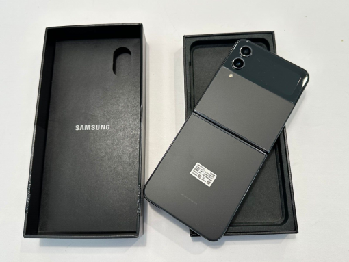 Samsung – Galaxy Z Flip4 128GB – Graphite (Verizon) - Image 3