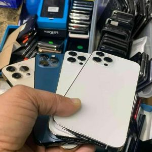 Buy iPhone liquidation pallets